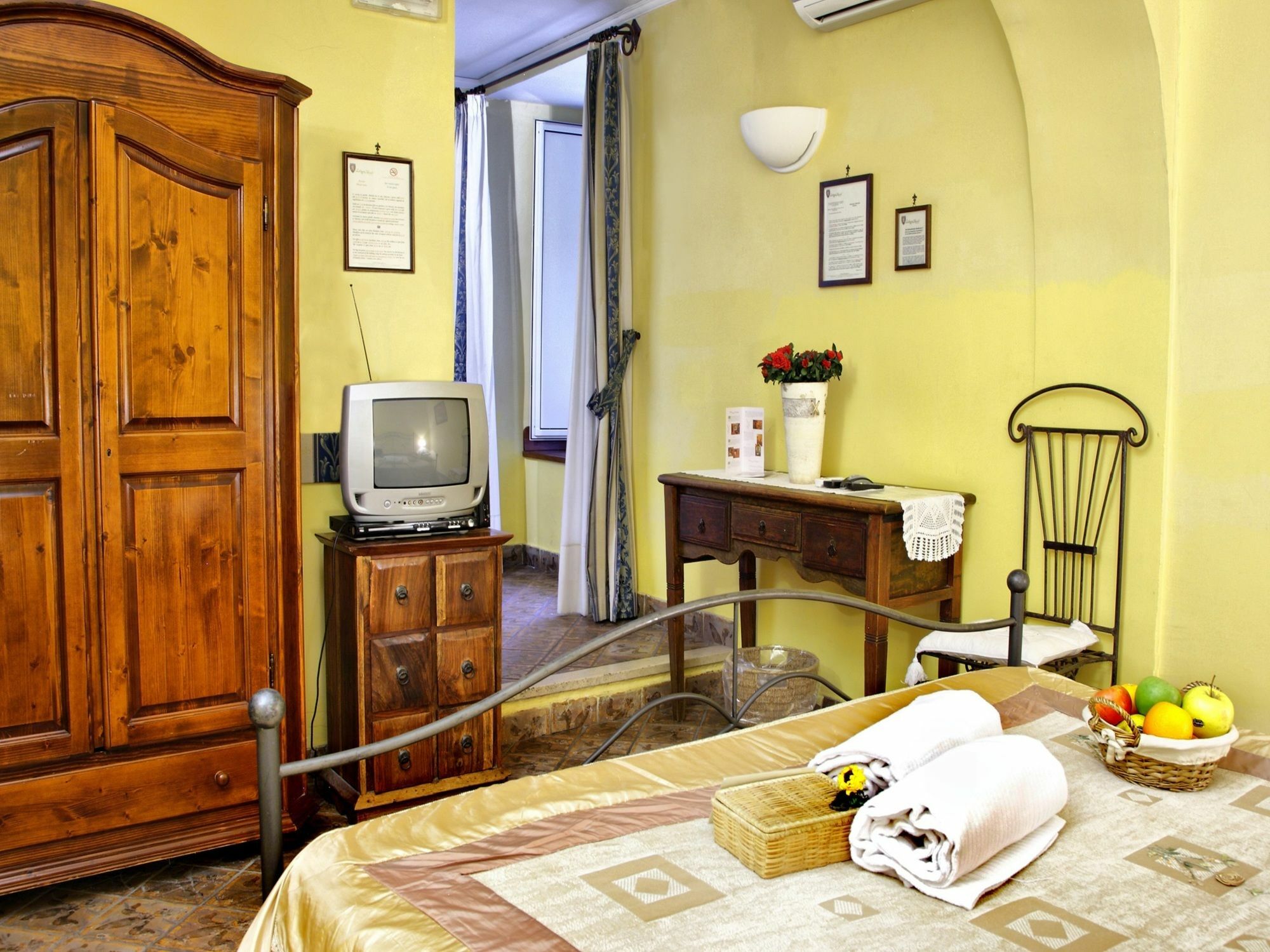 B&B L'Alloggio Dei Vassalli Nápoles Exterior foto